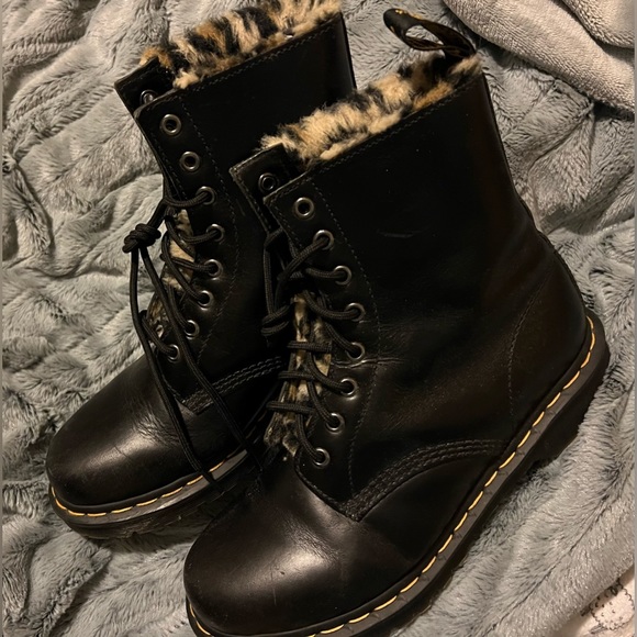 Women’s Dr. Martens - Picture 2 of 4